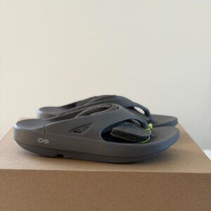 Oofos OOriginal Unisex Sandal in Slate, Size 9 Women / 7 Men